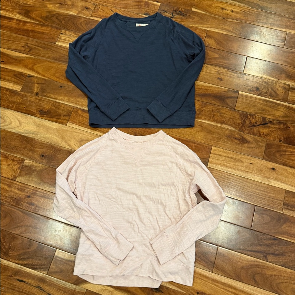 Lot of 2 Faherty Navy and Pink Long Sleeve Light weight sweaters small
